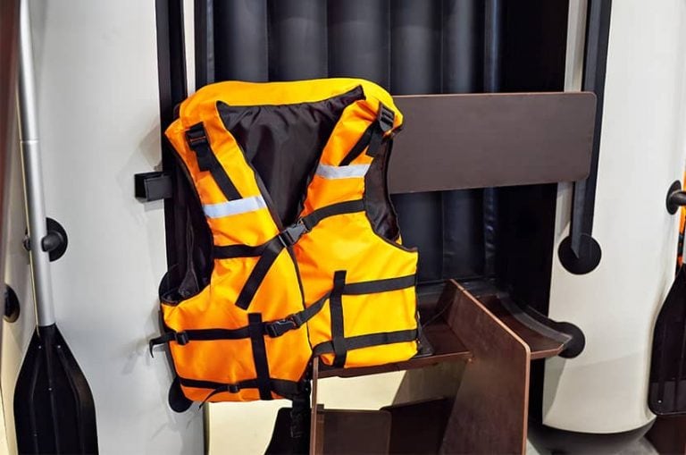 8 Best PFD For Kayaking, Canoeing & Paddling 2023 [Life Vest Reviews]
